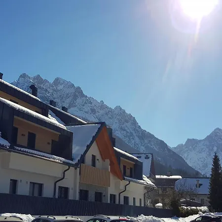Mojca - Apartmaji Lena