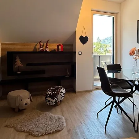 Mojca In&out - Apartmaji Lena דירה