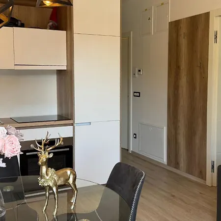 Mojca In&out - Apartmaji Lena דירה *