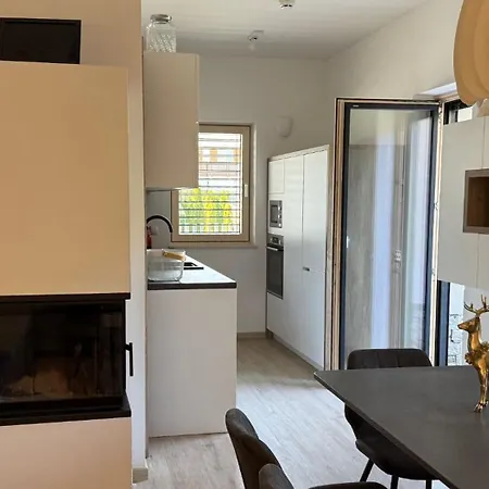 דירה Mojca In&out - Apartmaji Lena