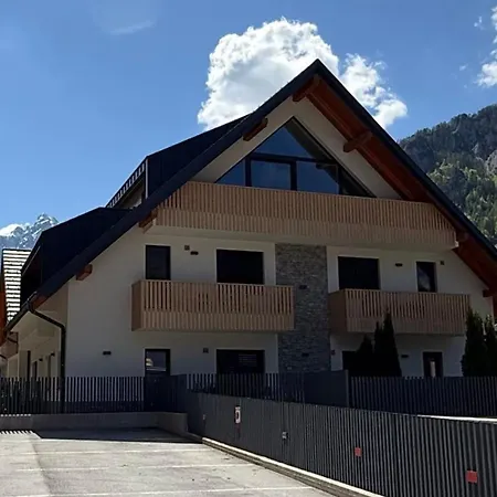 Mojca In&out - Apartmaji Lena Apartman *